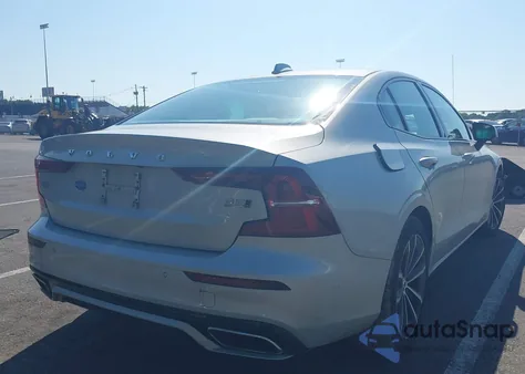 2022 Volvo S60 B5 Momentum из США, поврежденный, VIN 7JRL12TZXNG162556